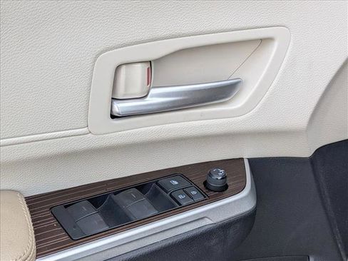 Used 2022 Toyota Sienna XLE image 4