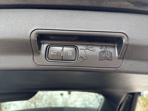 Used 2023 Ford Explorer XLT image 27