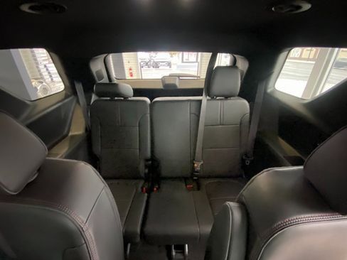 Used 2023 Chevrolet Traverse RS image 19