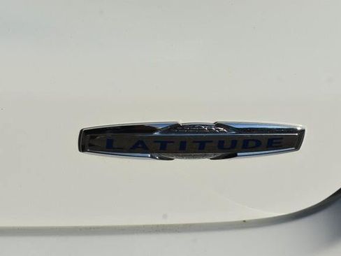 Used 2024 Jeep Compass Latitude AWD/4WD image 18