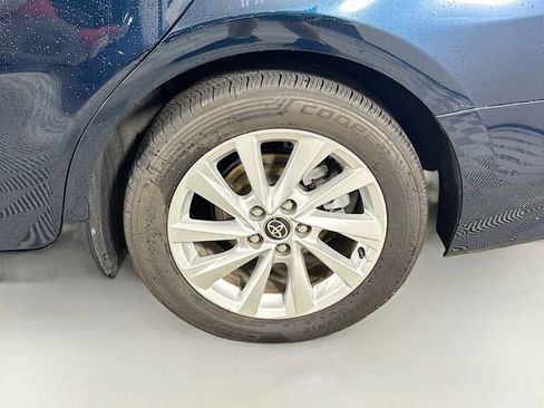 Used 2021 Toyota Camry LE image 32