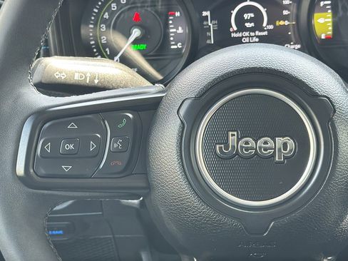 Certified 2025 Jeep Wrangler Unlimited Rubicon 4xe w/ Convenience Group AWD/4WD image 23