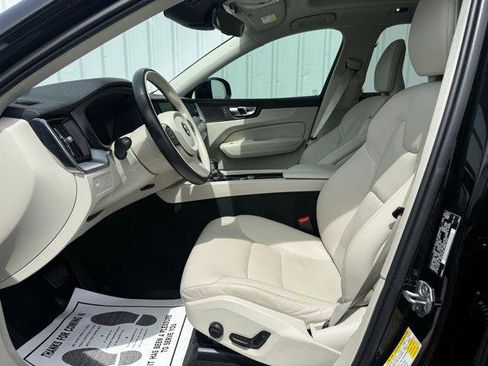 Used 2020 Volvo XC60 T5 Momentum w/ Protection Package Premier image 6