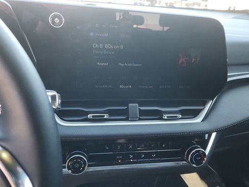 Used 2025 Chevrolet Equinox LT image 22