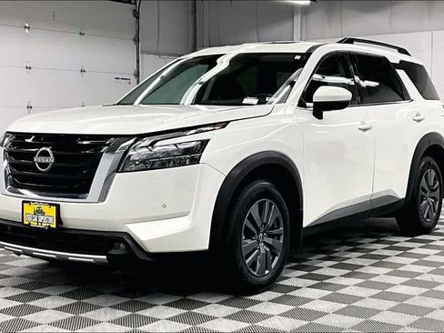 Used 2024 Nissan Pathfinder SV AWD/4WD image 13