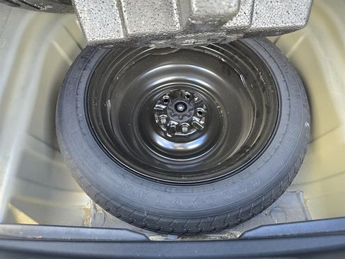 Used 2013 Toyota Camry LE image 7