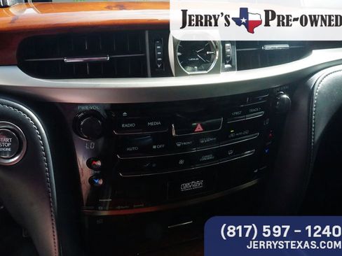 Used 2020 Lexus LX 570 4WD w/ 3rd Row & Luxury Pkg image 13