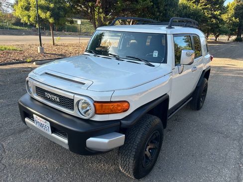 Used 2012 Toyota FJ Cruiser 4WD w/ Upgrade Pkg image 3