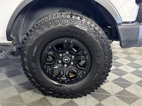 Used 2023 Ford Bronco Wildtrak image 30