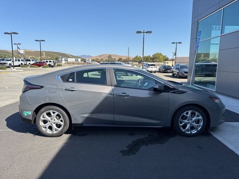 Used 2017 Chevrolet Volt Premier w/ Driver Confidence II Package image 4