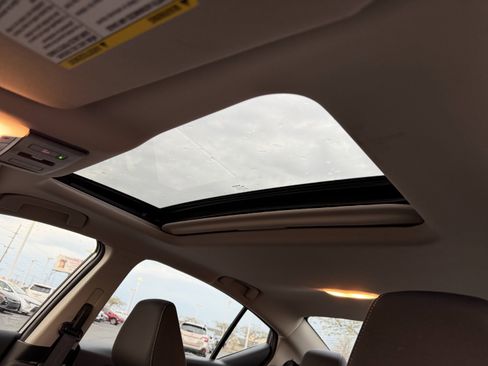 Used 2024 Nissan Altima 2.5 SV w/ SV Premium Package image 14