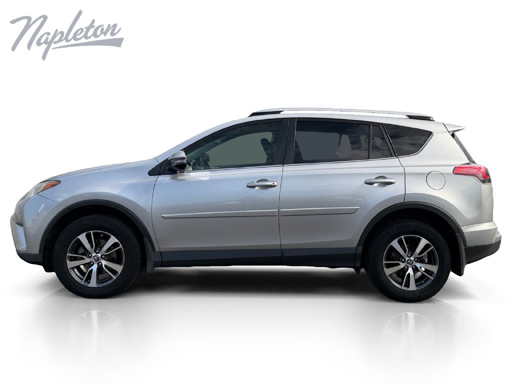Used 2018 Toyota RAV4 XLE AWD/4WD image 2