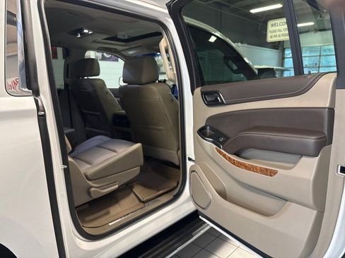 Used 2018 Chevrolet Suburban Premier AWD/4WD image 30
