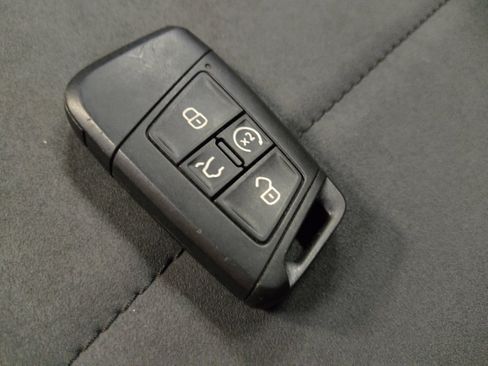 Used 2023 Volkswagen Taos SE AWD/4WD image 32