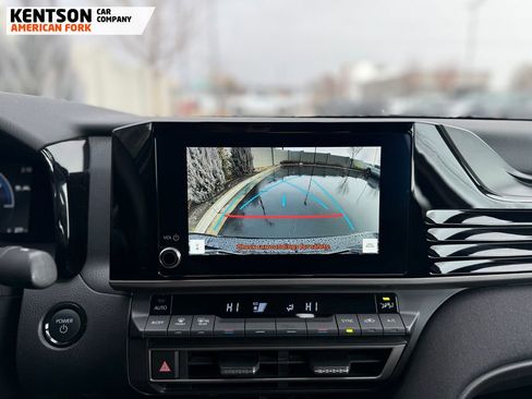 Used 2025 Toyota Camry LE image 30