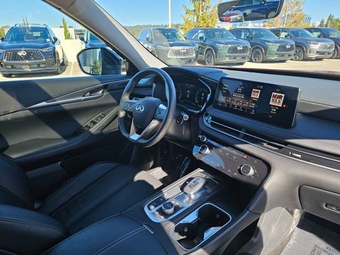 Certified 2024 INFINITI QX60 Luxe image 10