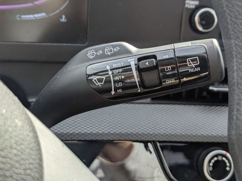 Used 2025 Kia Sportage LX FWD image 26