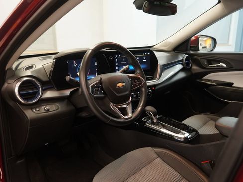 Used 2024 Chevrolet Trax LT w/ Driver Confidence Package FWD image 6