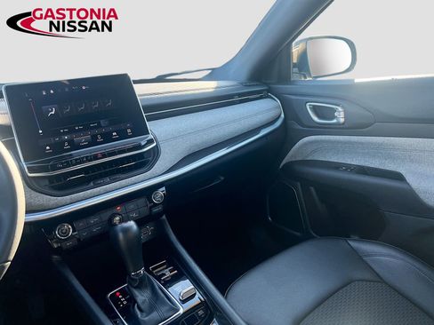 Used 2024 Jeep Compass Latitude image 29