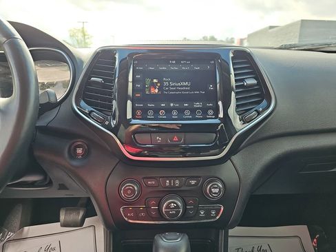 Used 2019 Jeep Cherokee Limited AWD/4WD image 24