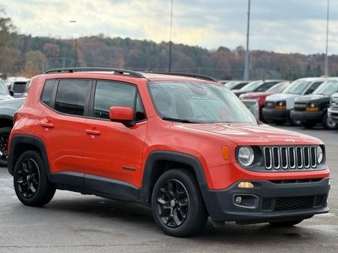 Used 2017 Jeep Renegade Latitude w/ Popular Equipment Group image 38