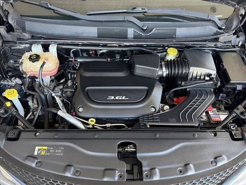 Used 2018 Chrysler Pacifica Touring Plus w/ S Appearance Package FWD image 22