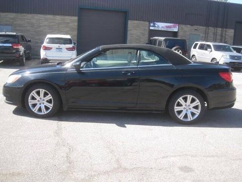 Used 2012 Chrysler 200 Touring FWD image 12