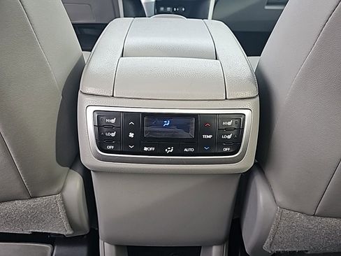 Used 2019 Toyota Highlander Limited Platinum image 16
