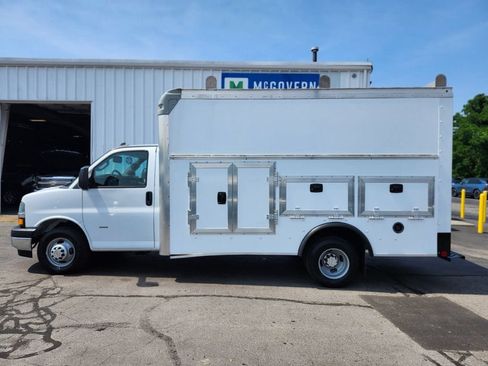 Used 2022 Chevrolet Express 3500 w/ Power Convenience Package RWD image 2