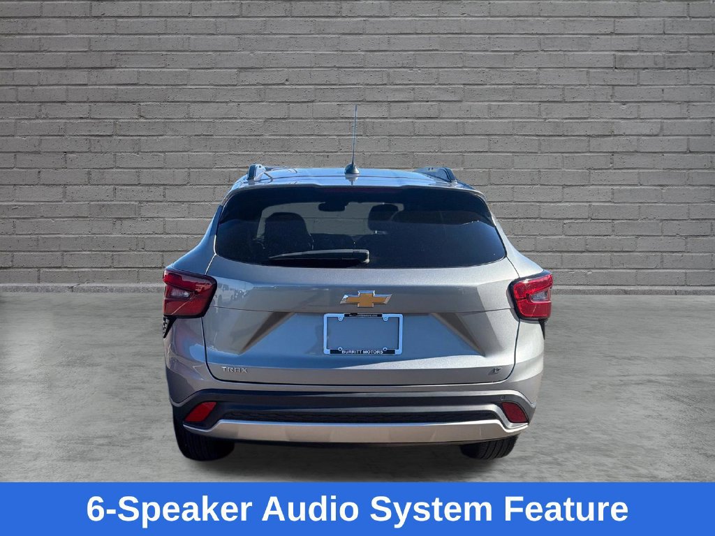 Used 2024 Chevrolet Trax LT w/ Driver Confidence Package FWD image 8