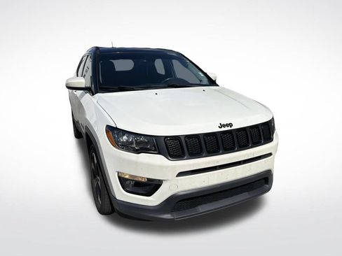Used 2020 Jeep Compass Latitude FWD image 2