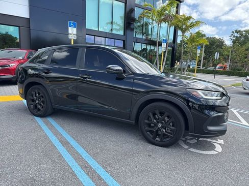 Used 2023 Honda HR-V Sport image 3