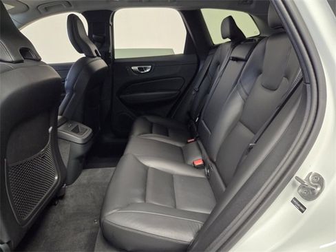Used 2025 Volvo XC60 B5 Core image 16