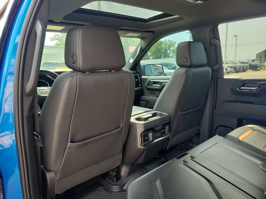 Used 2023 GMC Sierra 1500 AT4 w/ AT4 Premium Package AWD/4WD image 12