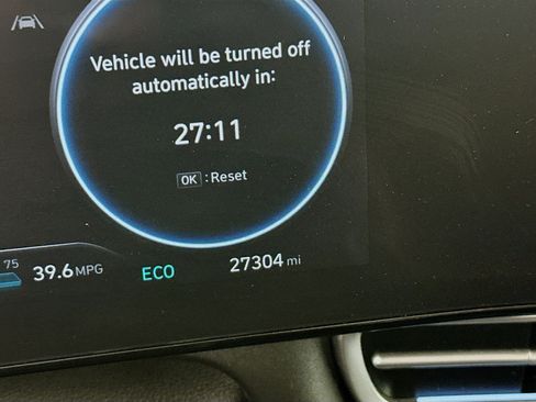 Used 2025 Hyundai Elantra Limited image 19