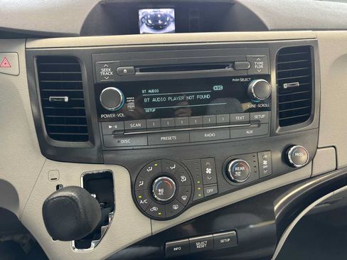 Used 2011 Toyota Sienna LE FWD image 17