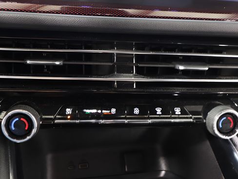 Used 2025 Chevrolet Traverse RS AWD/4WD image 11