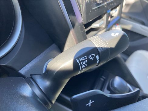 Used 2022 Toyota Camry SE image 24