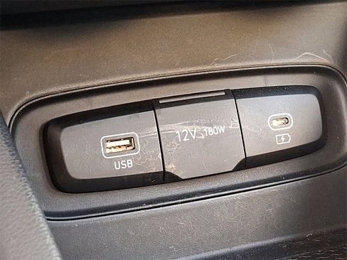 Used 2023 Hyundai Venue SEL image 25