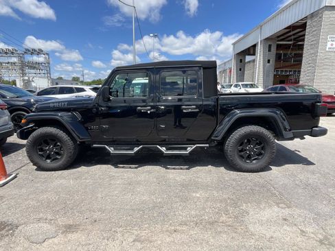 Used 2021 Jeep Gladiator Sport AWD/4WD image 4