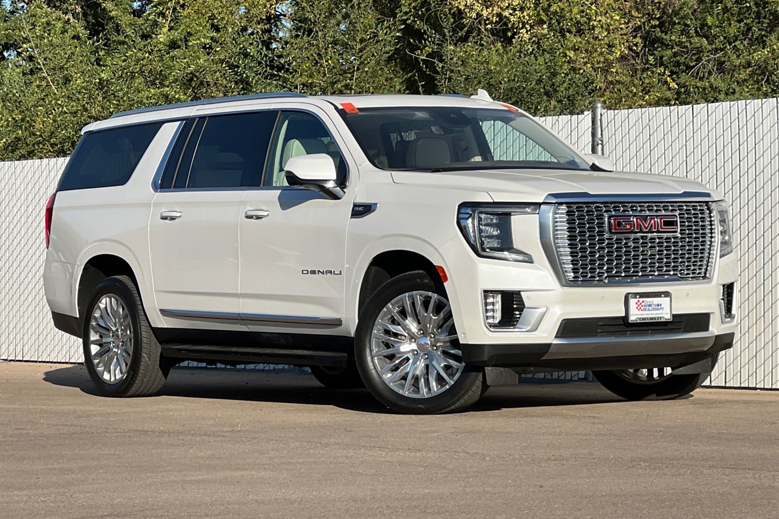 Used 2024 GMC Yukon XL Denali w/ Advanced Technology Package AWD/4WD image 2