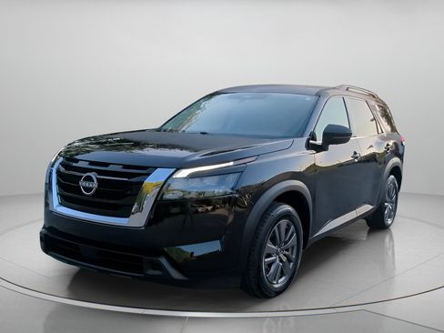 Used 2024 Nissan Pathfinder SV FWD image 11