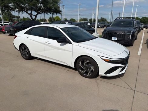 Used 2025 Hyundai Elantra Sport FWD image 5
