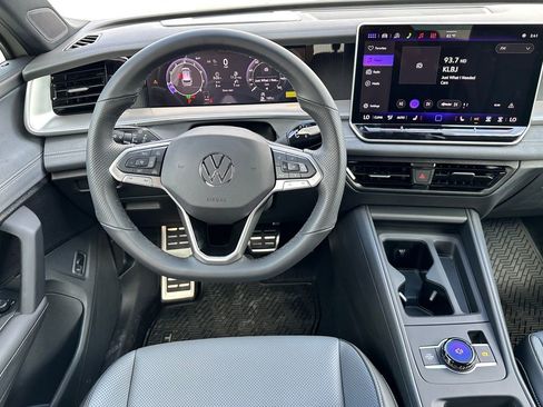 New 2026 Volkswagen Tiguan SE R-Line FWD image 23