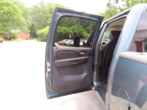 Used 2009 Chevrolet Silverado 2500 LTZ w/ Safety Package AWD/4WD image 10