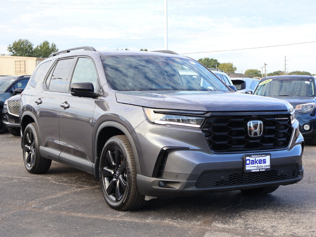 Used 2025 Honda Pilot Black Edition image 2