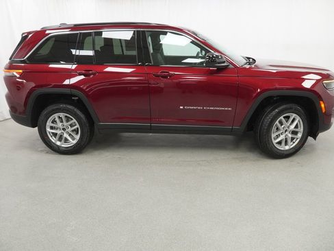 New 2026 Jeep Grand Cherokee Laredo AWD/4WD image 9