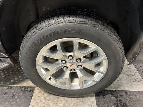 Used 2017 GMC Yukon SLT w/ Open Road Package image 16