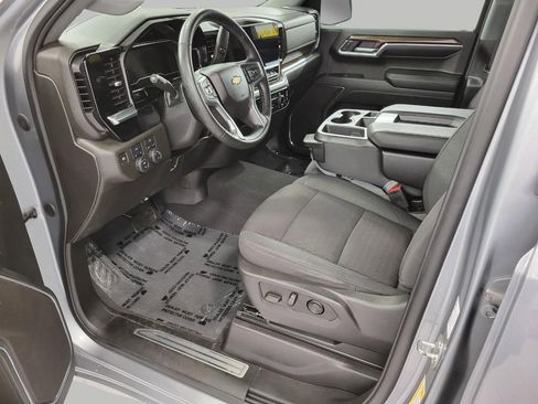 Used 2024 Chevrolet Silverado 1500 LT AWD/4WD image 9