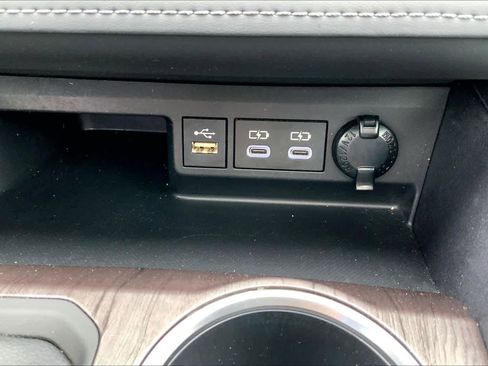 Used 2023 Toyota Highlander Limited image 35